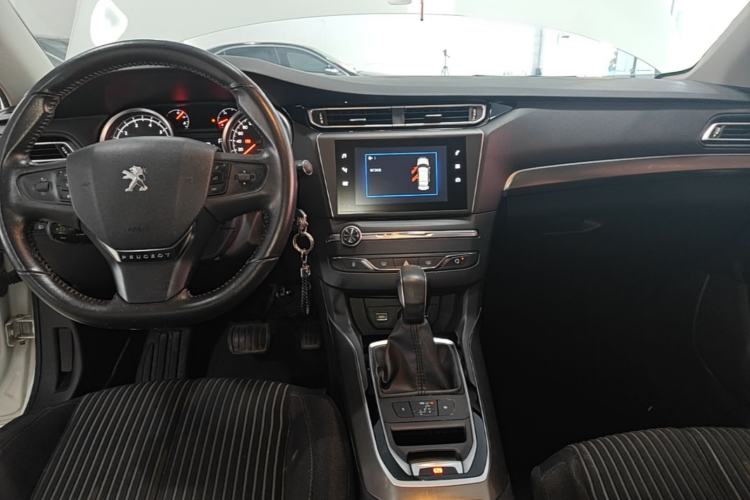 Used Peugeot 408 2018 350THP Automatic Luxury Edition Center Console