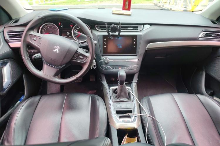 Used Peugeot 408 2018 350THP Automatic Luxury Edition Center Console