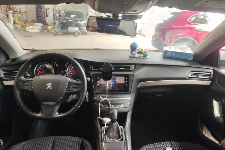 Used Peugeot 408 2018 350THP Automatic Luxury Edition Center Console