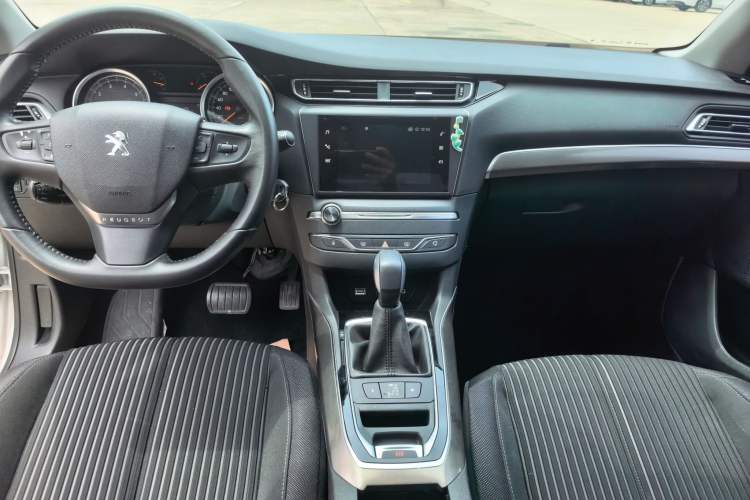 Used Peugeot 408 2018 350THP Automatic Luxury Edition Center Console