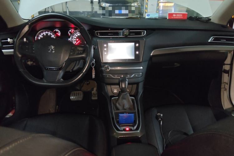 Used Peugeot 408 2018 230THP Automatic Luxury Edition Center Console