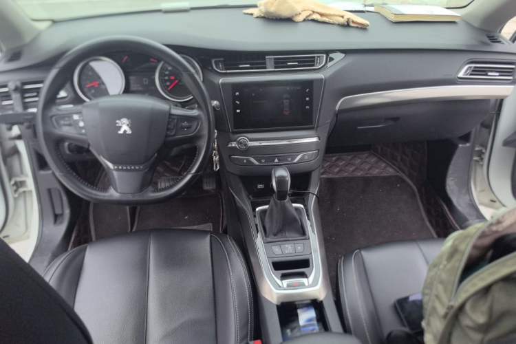 Used Peugeot 408 2018 350THP Automatic Luxury Edition Center Console