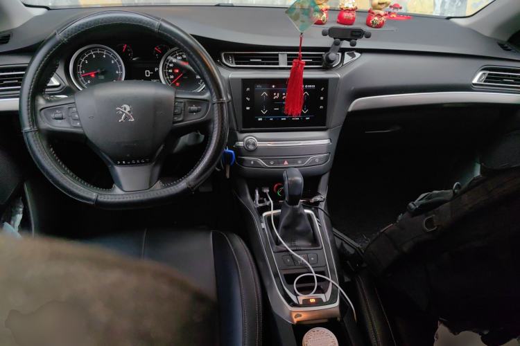 Used Peugeot 408 2018 350THP Automatic Luxury Edition Center Console