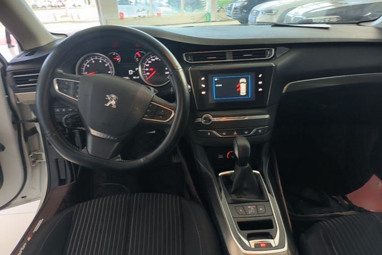 Used Peugeot 408 2018 350THP Automatic Luxury Edition Center Console