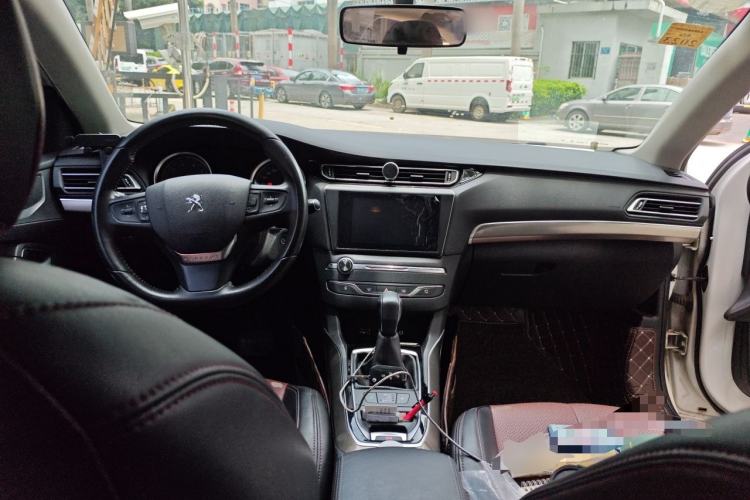 Used Peugeot 408 2018 350THP Automatic Luxury Edition Center Console