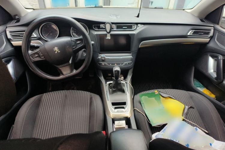 Used Peugeot 408 2018 Revised Version 1.8L Automatic Luxury Edition Center Console