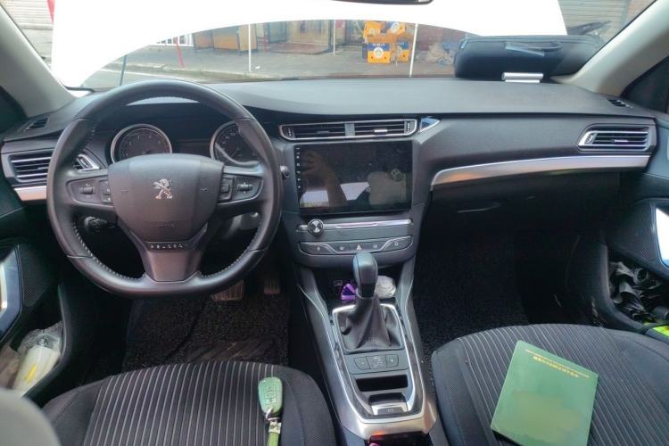 Used Peugeot 408 2018 Revised Version 1.8L Automatic Luxury Edition Center Console
