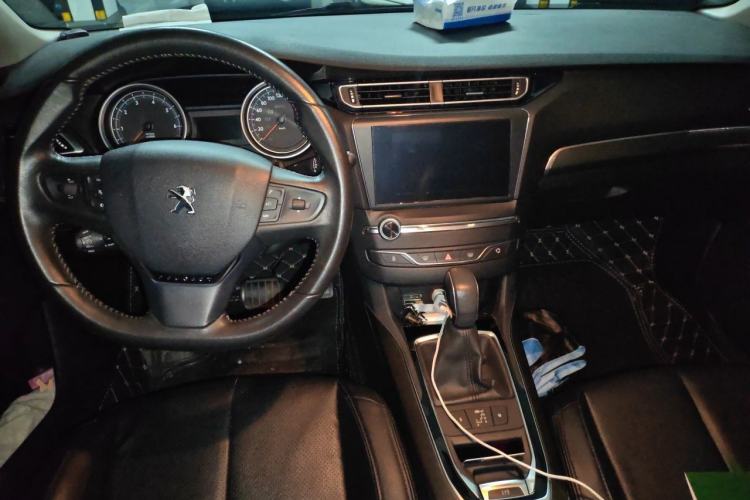 Used Peugeot 408 2018 350THP Automatic Luxury Edition Center Console