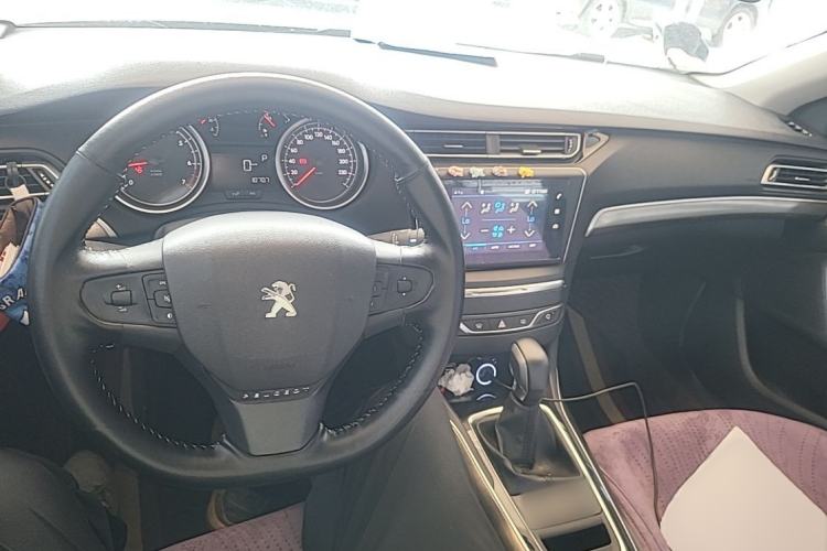 Used Peugeot 408 2018 350THP Automatic Luxury Edition Center Console