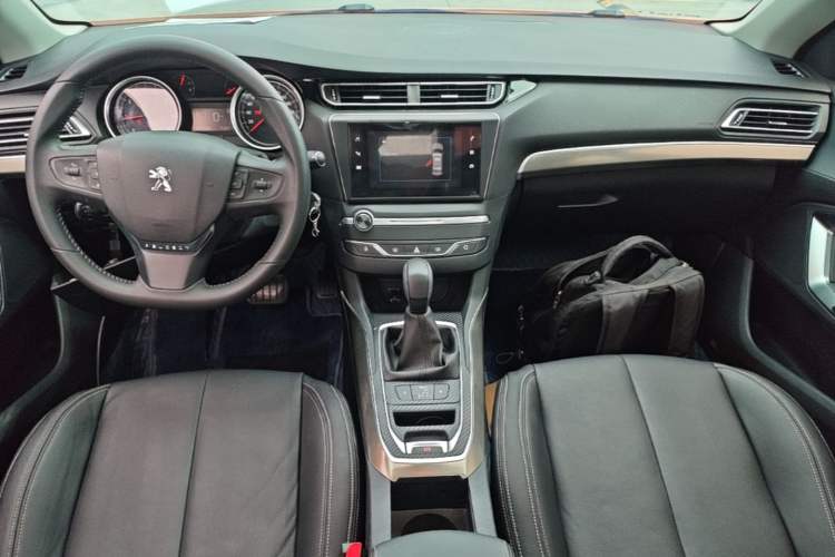 Used Peugeot 408 2018 Revised 350THP Automatic Luxury Edition Center Console