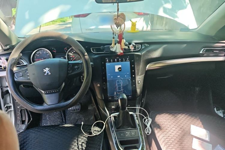 Used Peugeot 408 2018 350THP Automatic Luxury Edition Center Console