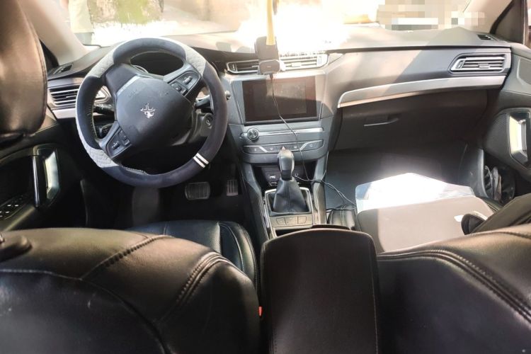 Used Peugeot 408 2018 350THP Automatic Luxury Edition Center Console