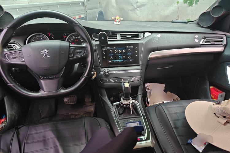 Used Peugeot 408 2018 350THP Automatic Luxury Edition Center Console
