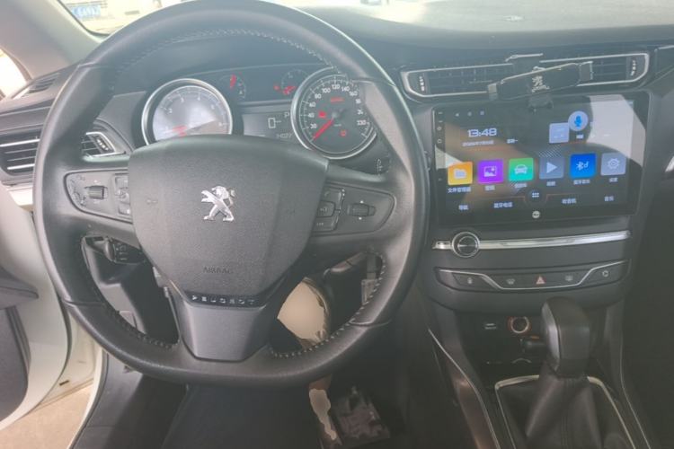 Used Peugeot 408 2018 350THP Automatic Luxury Edition Center Console