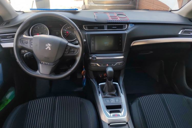 Used Peugeot 408 2018 350THP Automatic Luxury Edition Center Console