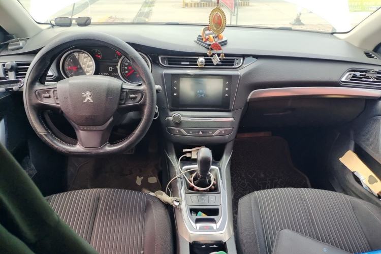 Used Peugeot 408 2018 1.8L Automatic Luxury Edition Center Console