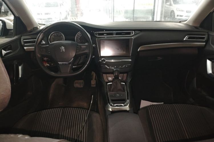 Used Peugeot 408 2018 350THP Automatic Luxury Edition Center Console
