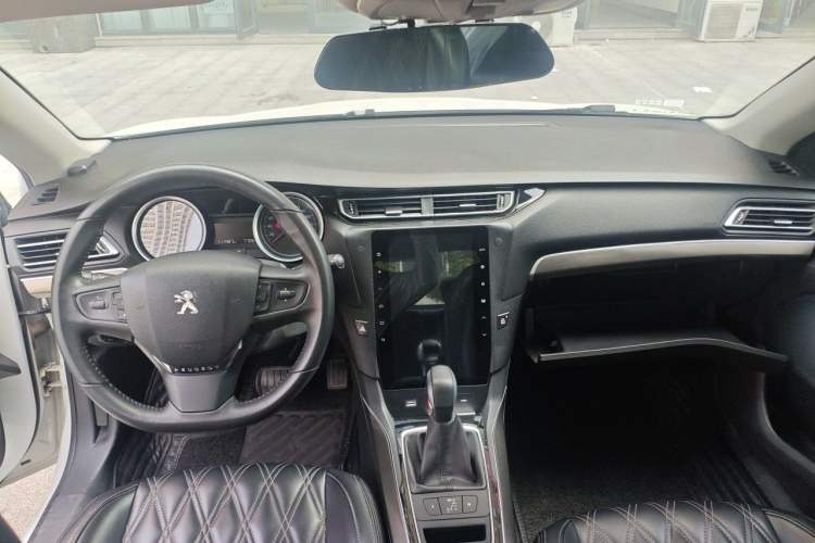 Used Peugeot 408 2018 350THP Automatic Luxury Edition Center Console