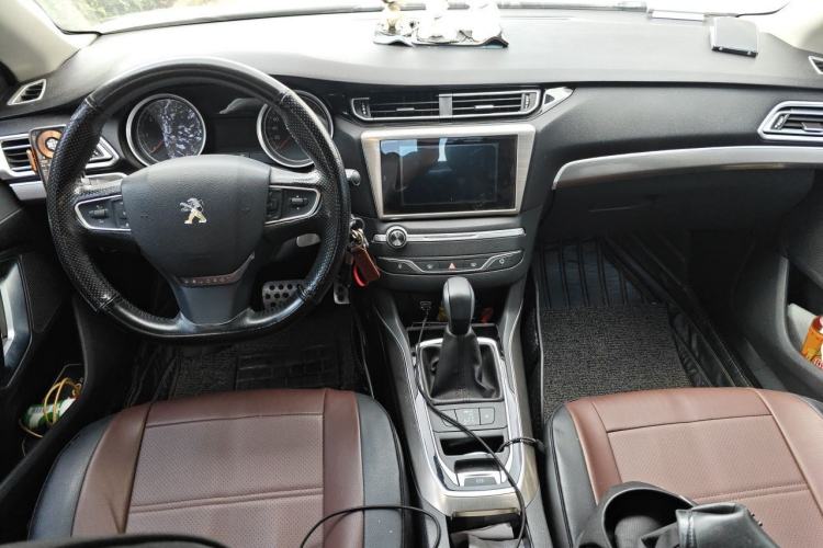 Used Peugeot 408 2018 350THP Automatic Luxury Edition Center Console