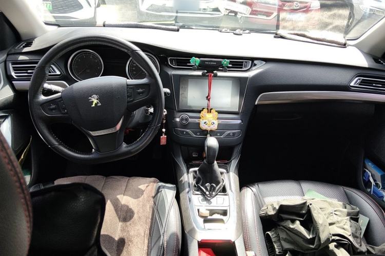 Used Peugeot 408 2018 350THP Automatic Luxury Edition Center Console