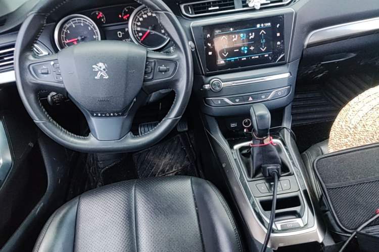 Used Peugeot 408 2018 350THP Automatic Luxury Edition Center Console
