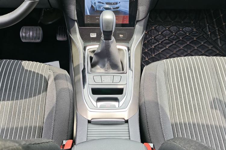 Used Peugeot 408 2018 Revised 350THP Automatic Luxury Edition Gear Lever