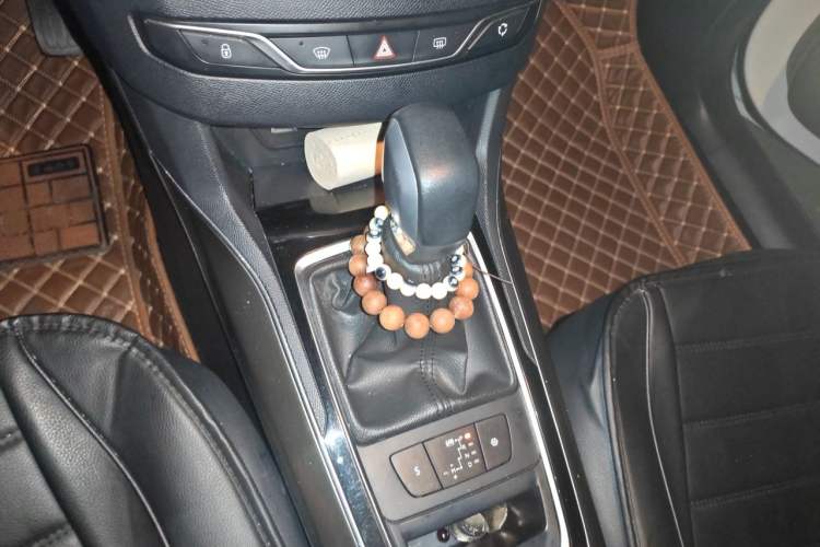 Used Peugeot 408 2018 Revised Version 1.8L Automatic Luxury Edition Gear Lever