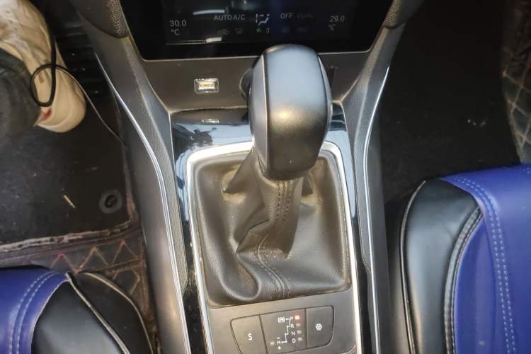Used Peugeot 408 2018 Revised 350THP Automatic Luxury Edition Gear Lever