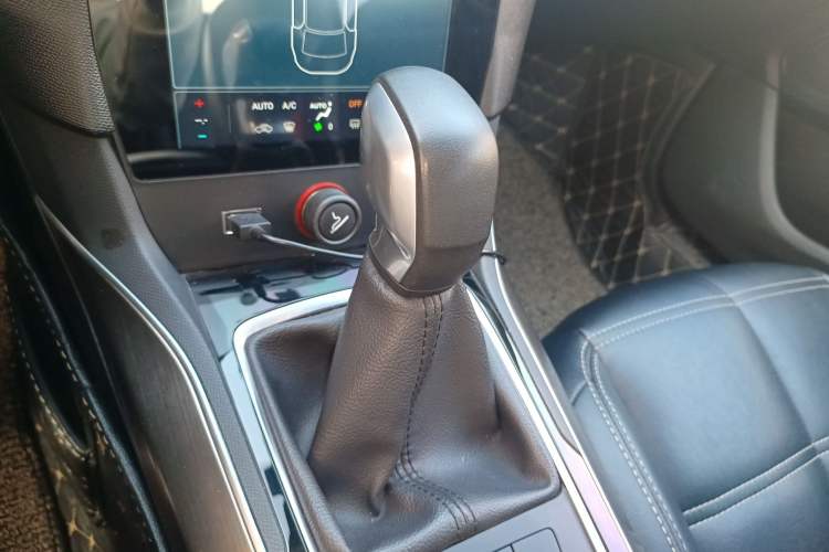 Used Peugeot 408 2018 350THP Automatic Luxury Edition Gear Lever
