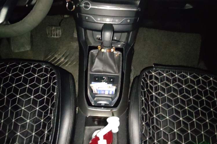Used Peugeot 408 2018 Revised Version 1.8L Automatic Luxury Edition Gear Lever