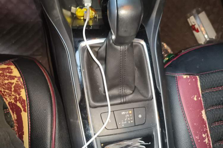 Used Peugeot 408 2018 1.8L Automatic Luxury Edition Gear Lever
