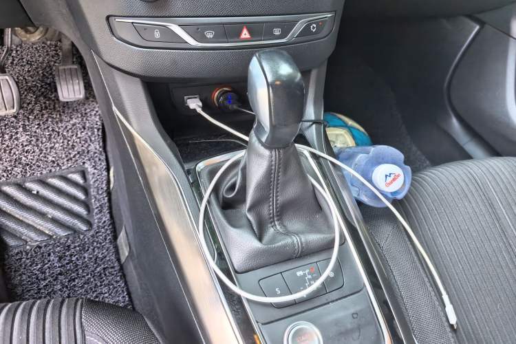 Used Peugeot 408 2018 Revised 350THP Automatic Luxury Edition Gear Lever