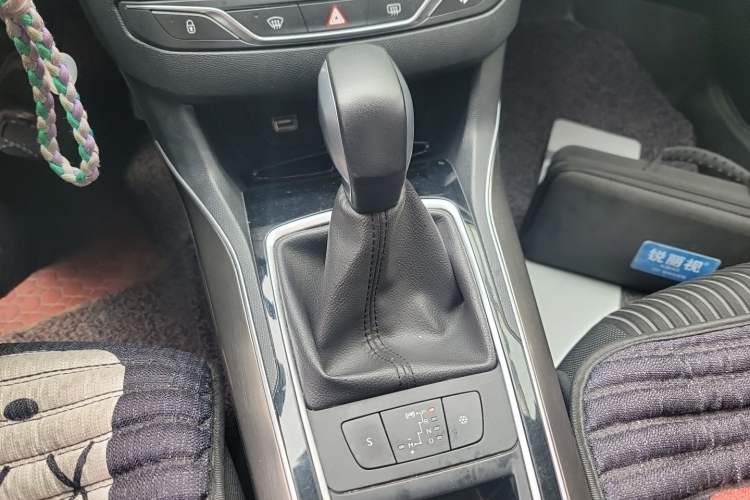 Used Peugeot 408 2018 350THP Automatic Luxury Edition Gear Lever