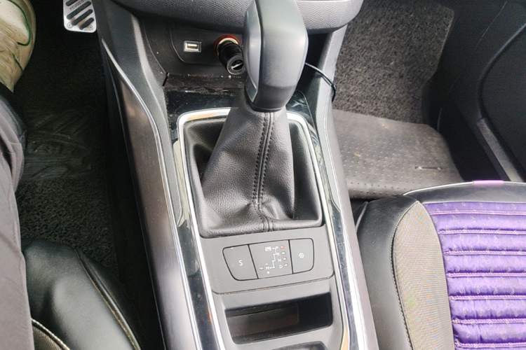 Used Peugeot 408 2018 350THP Automatic Luxury Edition Gear Lever
