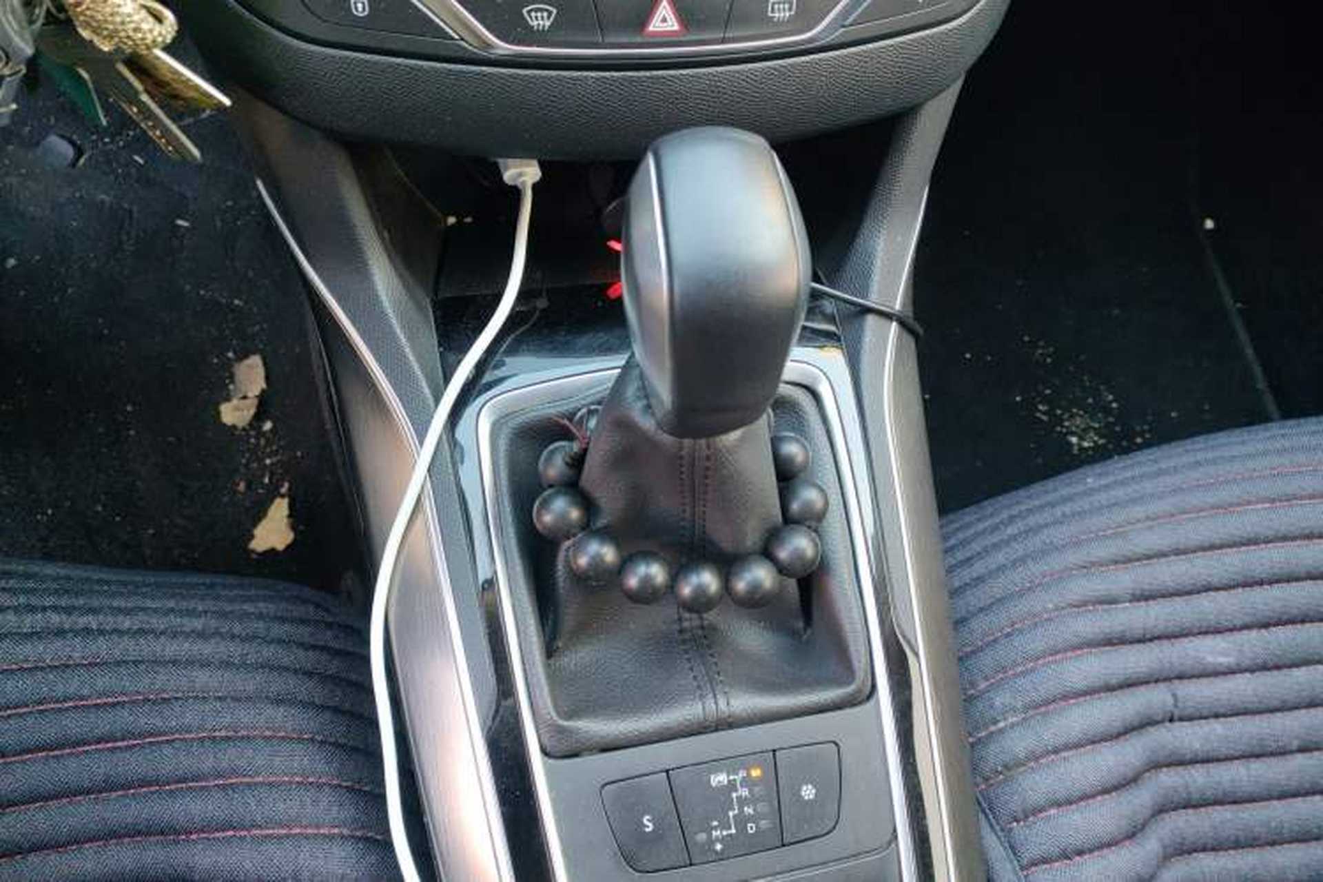 Used Peugeot 408 2018 350THP Automatic Luxury Edition Gear Lever