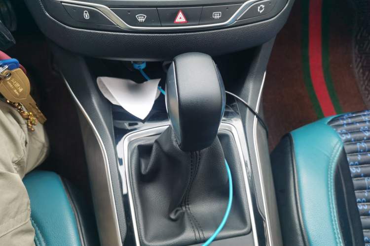 Used Peugeot 408 2018 Revised 350THP Automatic Luxury Edition Gear Lever