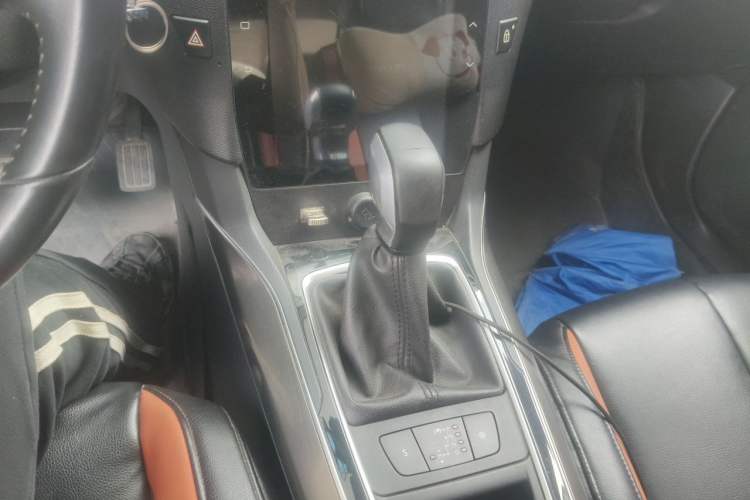 Used Peugeot 408 2018 Revised 350THP Automatic Luxury Edition Gear Lever