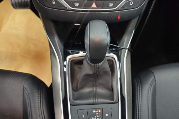 Used Peugeot 408 2018 Revised 350THP Automatic Luxury Edition Gear Lever