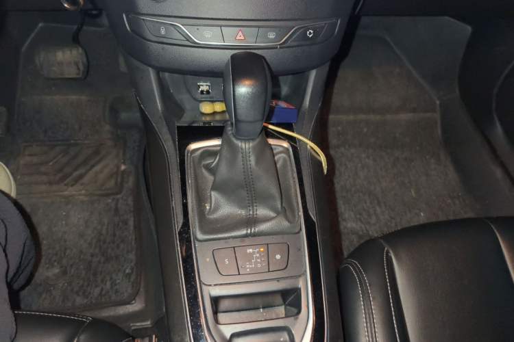 Used Peugeot 408 2018 Revised Version 1.8L Automatic Luxury Edition Gear Lever