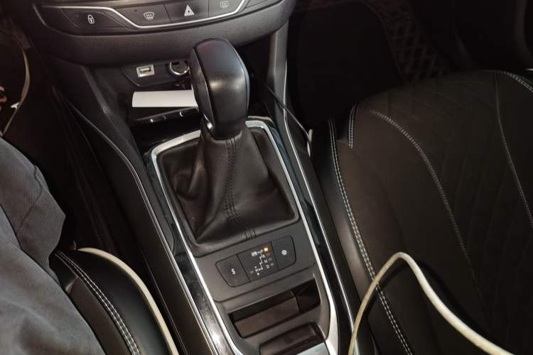 Used Peugeot 408 2018 Revised 350THP Automatic Luxury Edition Gear Lever