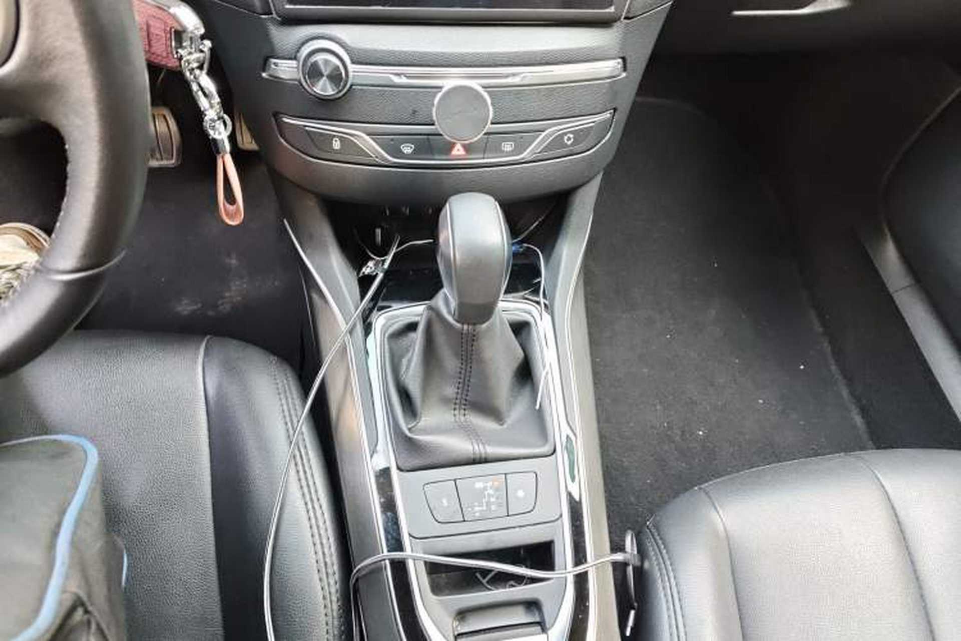 Used Peugeot 408 2018 230THP Automatic Luxury Edition Gear Lever