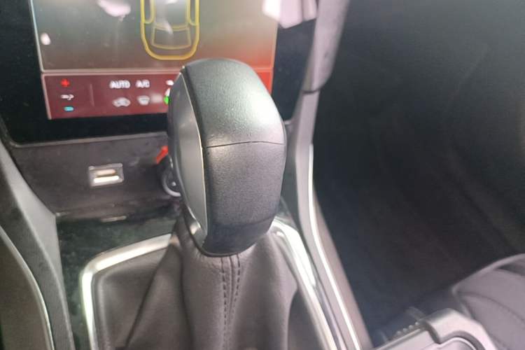 Used Peugeot 408 2018 350THP Automatic Luxury Edition Gear Lever
