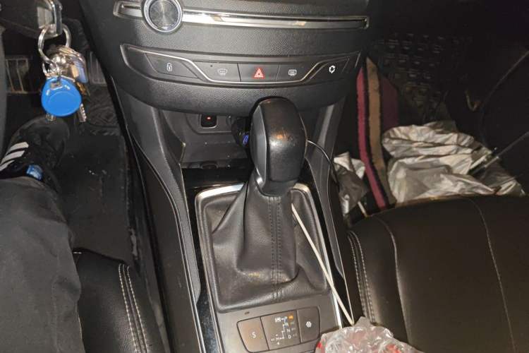 Used Peugeot 408 2018 Revised Version 1.8L Automatic Luxury Edition Gear Lever
