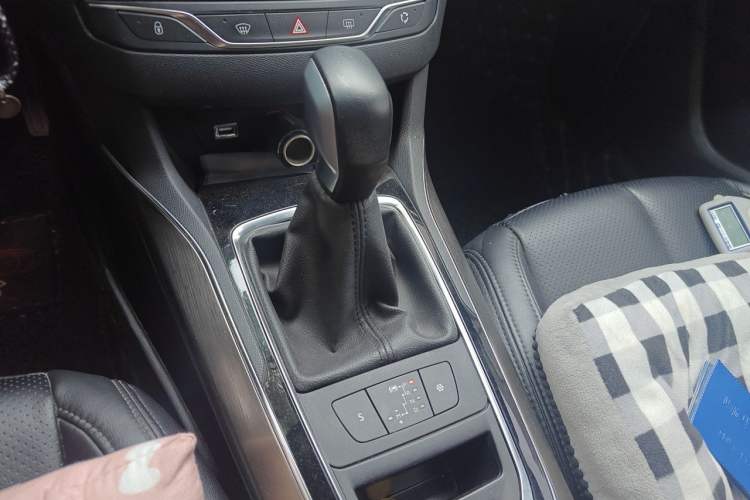 Used Peugeot 408 2018 350THP Automatic Luxury Edition Gear Lever