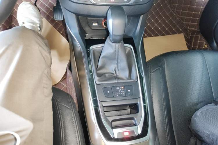 Used Peugeot 408 2018 350THP Automatic Luxury Edition Gear Lever