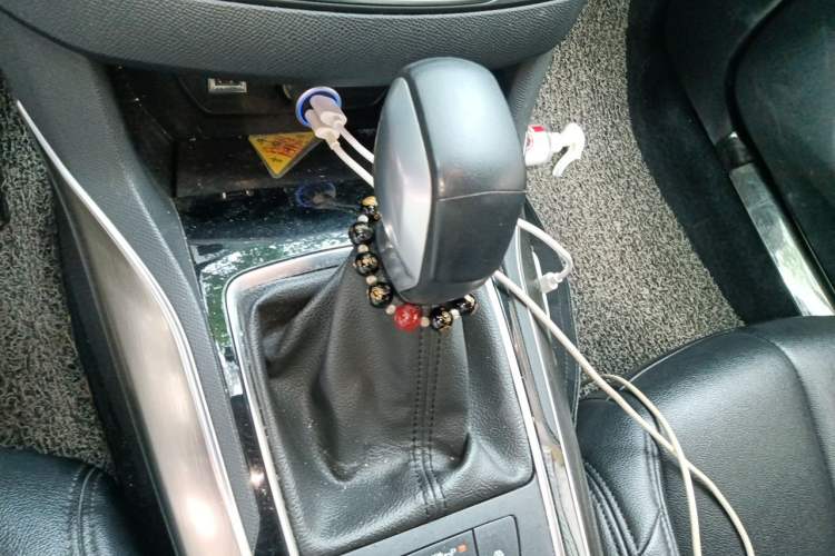 Used Peugeot 408 2018 Revised Version 1.8L Automatic Luxury Edition Gear Lever