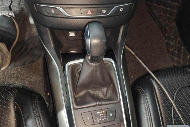 Used Peugeot 408 2018 350THP Automatic Luxury Edition Gear Lever