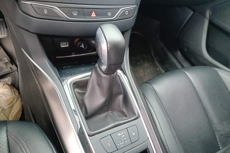 Used Peugeot 408 2018 350THP Automatic Luxury Edition Gear Lever