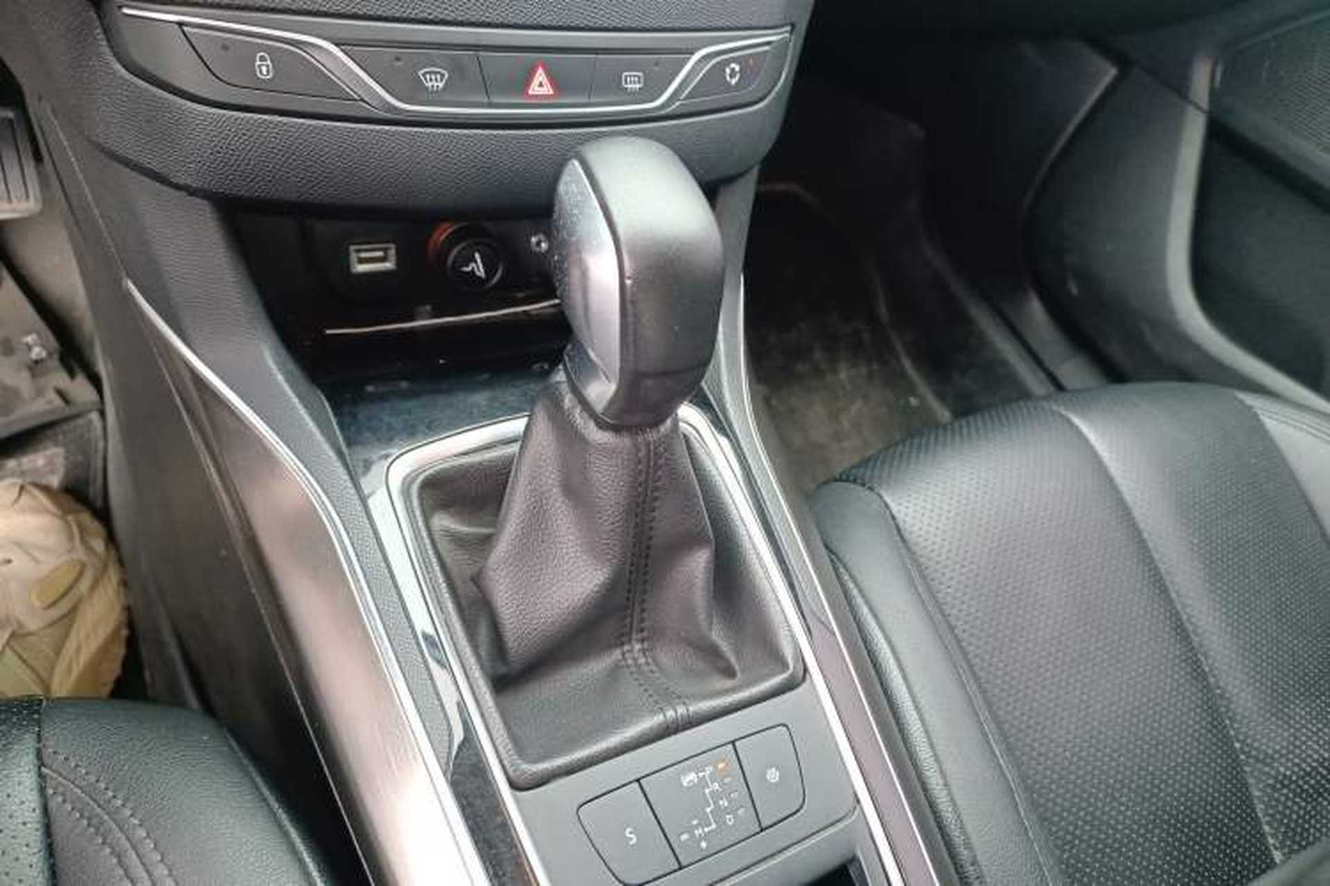 Used Peugeot 408 2018 350THP Automatic Luxury Edition Gear Lever