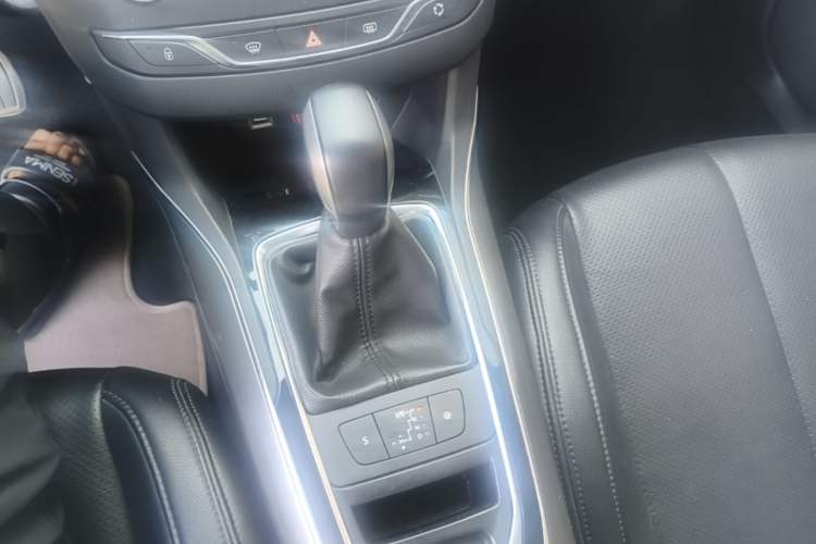 Used Peugeot 408 2018 350THP Automatic Luxury Edition Gear Lever